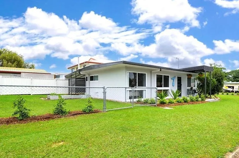 Holiday home Bogimbah Cottage Tin Can Bay Australia