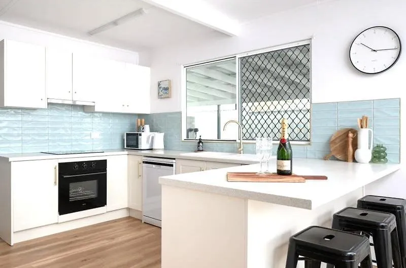 Bogimbah Cottage Tin Can Bay Holiday home